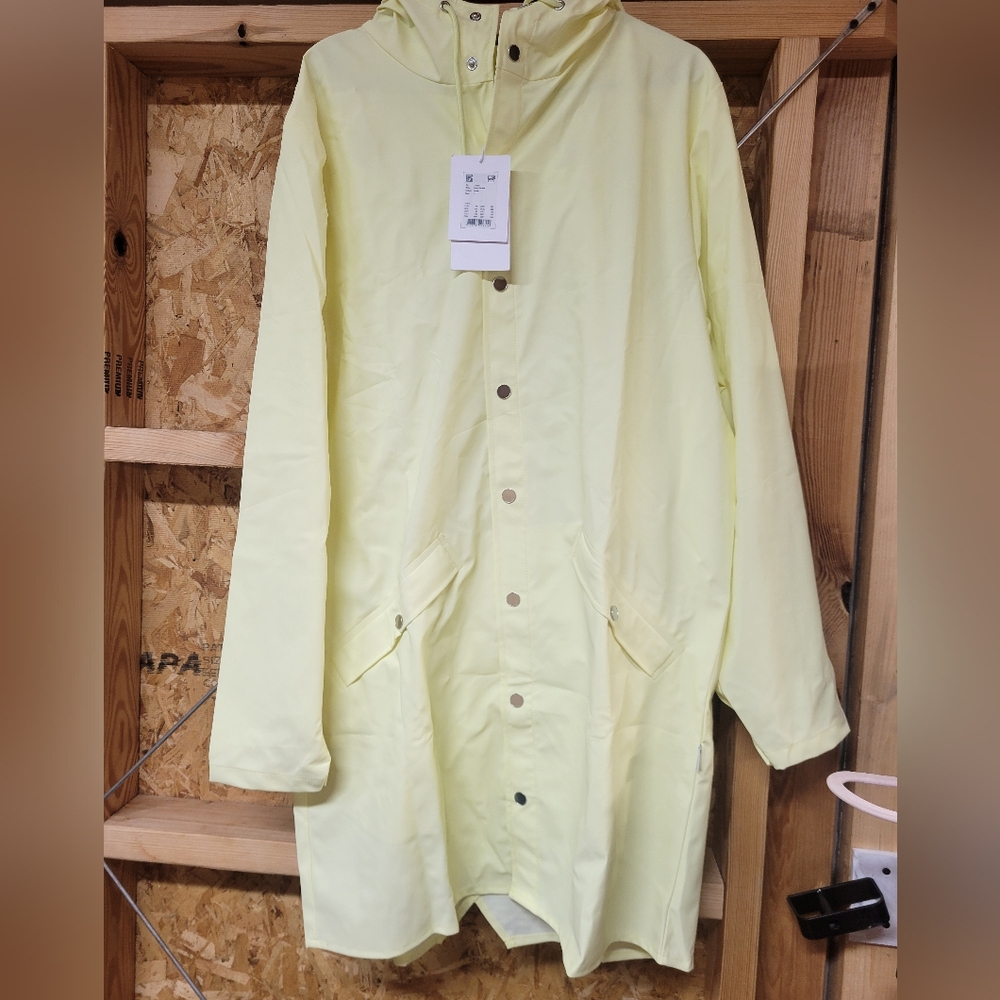 RAINS Straw Curve Rain Jacket NWT Size‎ Large